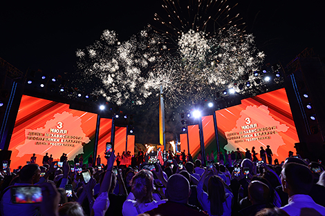 Festive fireworks and Singing the Anthem Together event in honor of Independence Day