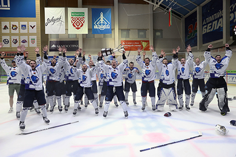 维捷布斯克冰球运动员赢得萨勒亚杯