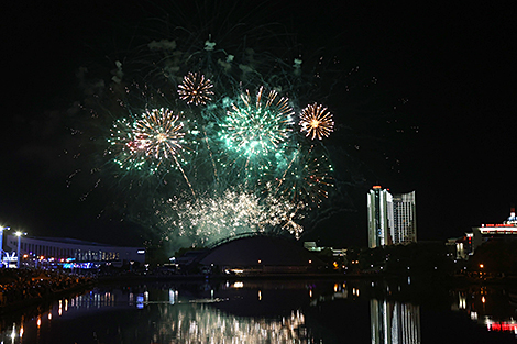 纪念明斯克建城 956 周年的节日烟花