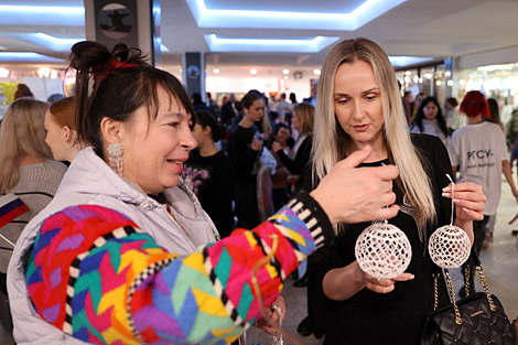 Minsk diplomatic spouses club hosts Christmas charity fair
