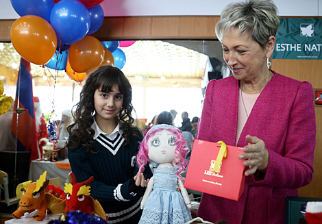 Minsk diplomatic spouses club hosts Christmas charity fair