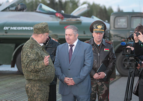 Belarusian pilots have landed aircraft on a motorway in the evening and at night for the first time ever