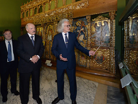 Alexander Lukashenko visits the exhibition of Belarusian icons
