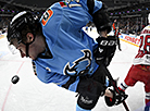 明斯克迪纳摩冰球队在 KHL 主场系列赛中击败勇士队