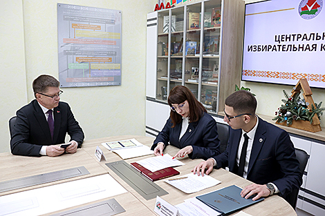ЦВК прыняла дакументы для рэгістрацыі Аляксандра Лукашэнкі кандыдатам у Прэзідэнты Беларусі 