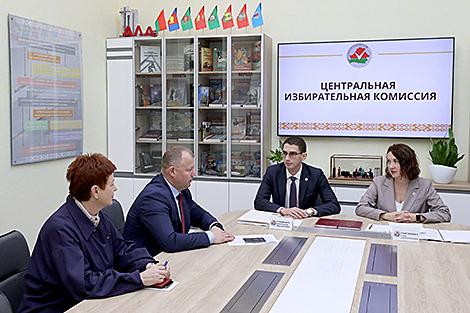 ЦВК прыняла дакументы для рэгістрацыі Аляксандра Хіжняка кандыдатам у Прэзідэнты Беларусі