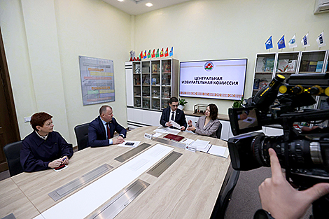 ЦВК прыняла дакументы для рэгістрацыі Аляксандра Хіжняка кандыдатам у Прэзідэнты Беларусі