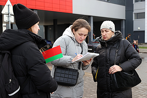 Збор подпісаў у падтрымку вылучэння кандыдатаў у Прэзідэнты Беларусі ў Віцебску 
