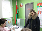 У час галасавання на выбарчым участку №17 Брэсцкага раёна