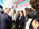 Старшыня Гомельскага аблвыканкама Іван Крупко падчас наведвання выбарчага ўчастка №84 у Гомелі