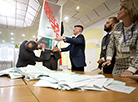 У Беларусі закрыліся выбарчыя ўчасткі, пачаўся падлік галасоў