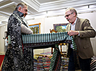 Workshop in wearing Slutsk belts