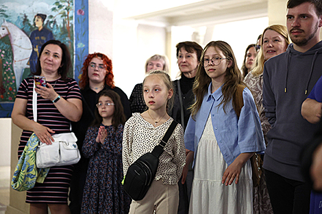 Workshop in wearing Slutsk belts