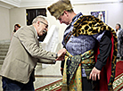 Workshop in wearing Slutsk belts