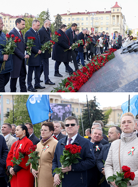 Flower ceremony on Victory Square in Minsk