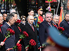 Во время возложения цветов к Могиле Неизвестного Солдата