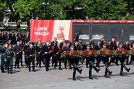 Во время возложения цветов к Могиле Неизвестного Солдата