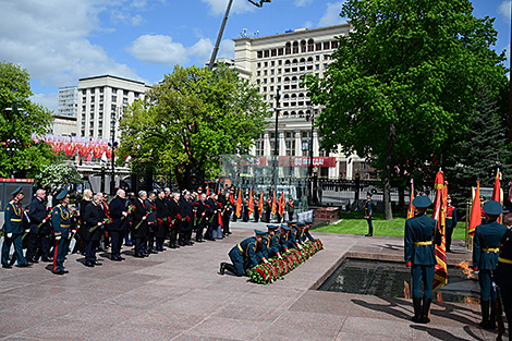 Во время возложения цветов к Могиле Неизвестного Солдата