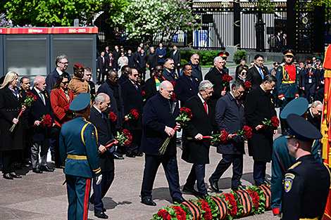 Во время возложения цветов к Могиле Неизвестного Солдата