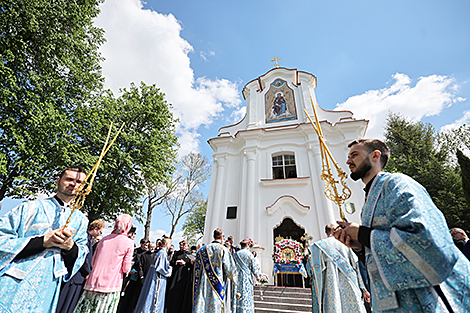 Крестный ход с акафистом Божией Матери к Явленской церкви