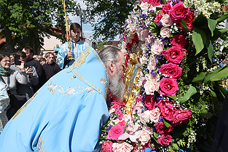 Молебен с акафистом Божией Матери 