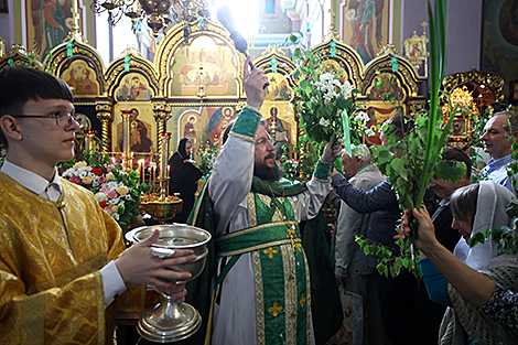 Праваслаўныя вернікі святкуюць Дзень Святой Тройцы 