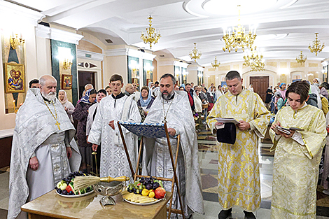 Яблычны Спас у ніжнім храме Праабражэння Гасподняга Свята-Успенскага кафедральнага сабора Віцебска 