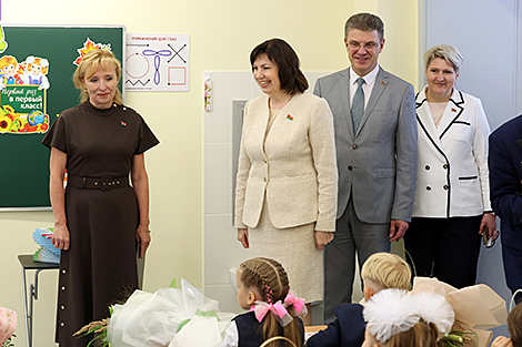 Attending the opening of Minsk School No.4 were Chairwoman of the Council of the Republic Natalya Kochanova and Minsk Mayor Vladimir Kukharev