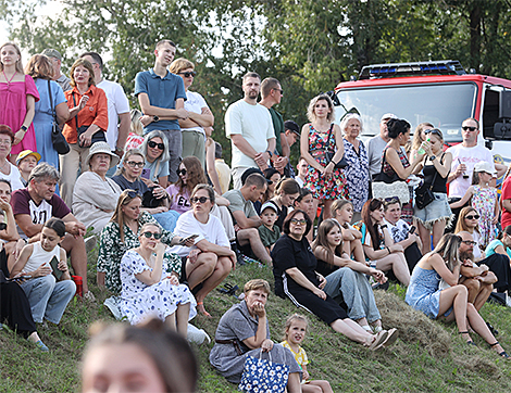 Флайборд-шоу с элементами акробатики и пиротехники в Гродно