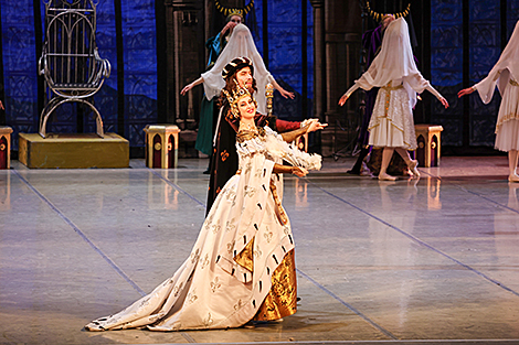 Swan Lake at Bolshoi Theater of Belarus 