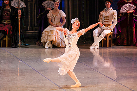 Swan Lake at Bolshoi Theater of Belarus 