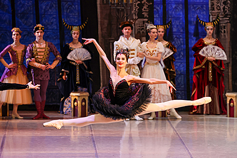 Swan Lake at Bolshoi Theater of Belarus 