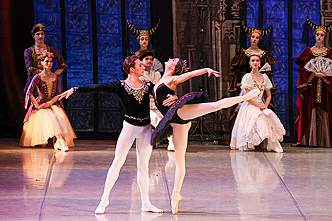 Swan Lake at Bolshoi Theater of Belarus 
