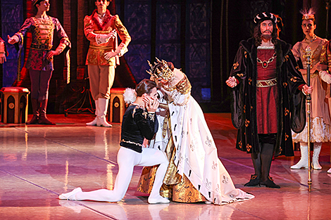 Swan Lake at Bolshoi Theater of Belarus 