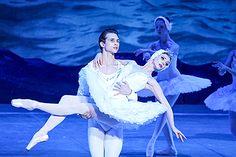 Swan Lake at Bolshoi Theater of Belarus 