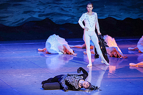 Swan Lake at Bolshoi Theater of Belarus 