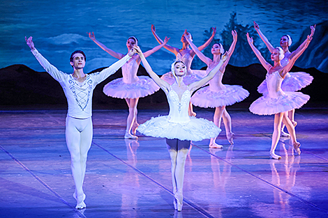 Swan Lake at Bolshoi Theater of Belarus 
