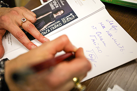 An autograph session with People's Artist of Belarus Olga Gaiko after the performance