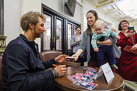 People's Artist of Belarus Anton Kravchenko during an autograph session