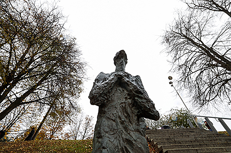 Траурное мероприятие в память о 82-й годовщине уничтожения Минского гетто у мемориала 