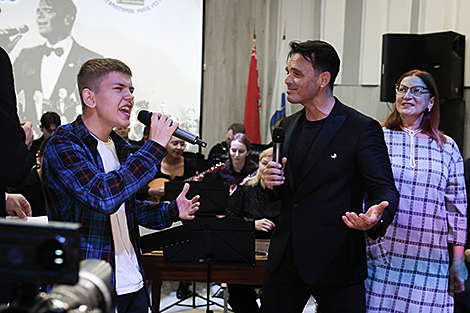 2025 Golden Hit Festival: a concert-lesson by Italian singer Riccardo Foresi