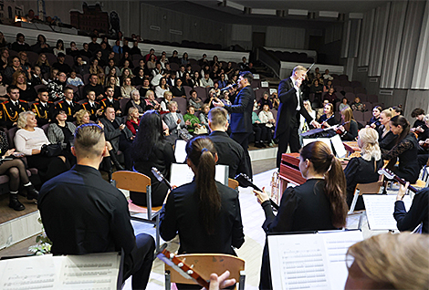 2025 Golden Hit Festival: a concert-lesson by Italian singer Riccardo Foresi