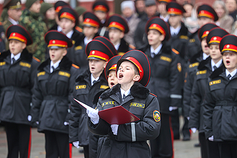 紧急情况部中学学生青年救援人员宣誓仪式