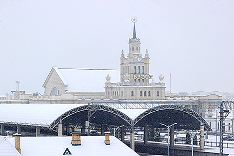 Зимний вид на железнодорожный вокзал в Бресте 