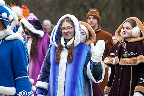 Возвращение Снегурочки в поместье белорусского Деда Мороза в Беловежской пуще 