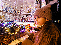 Гигантский самовар, нетающий лед, подарки ручной работы и самая вкусная уличная еда – чем удивляют рождественские ярмарки Беларуси