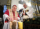 Церемония передачи Вифлеемского огня в гродненском Кафедральном костеле Святого Франциска Ксаверия