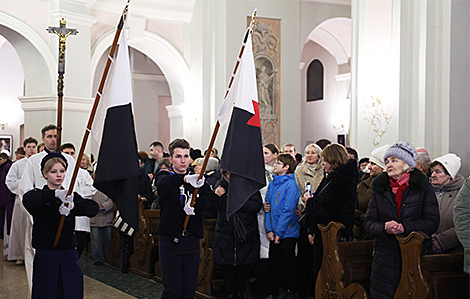 Вифлеемский огонь прибыл в столичный Архикафедральный костел имени Пресвятой Девы Марии
