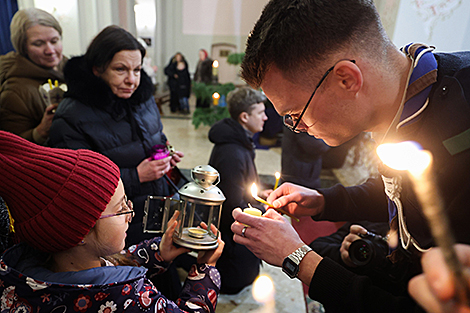 Вифлеемский огонь прибыл в столичный Архикафедральный костел имени Пресвятой Девы Марии
