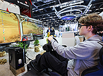 VR-фермы, BulbaTech, гоночный грузовик, роботы-официанты, агродроны, технологии трансграничного электронного документооборота – чем удивляет выставка достижений страны "Моя Беларусь" в ММВЦ